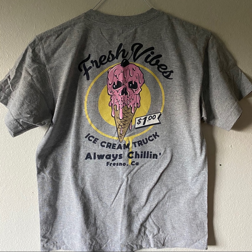 Grey graphic tee
